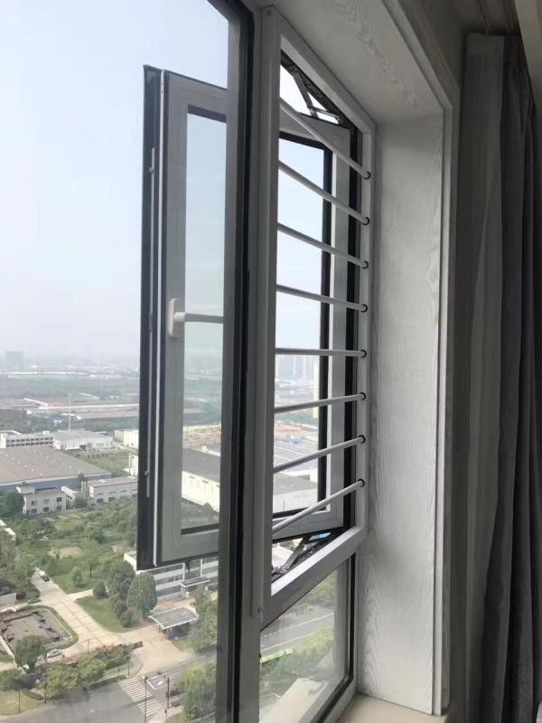 免打孔隱形防盜窗 守護(hù)飄窗與陽(yáng)臺(tái)的兒童安全新選擇